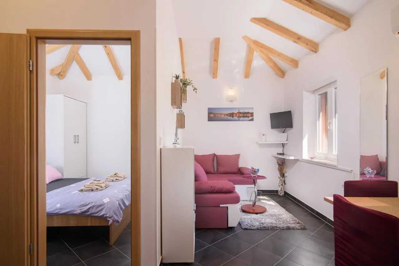 Apartments Trabakul Τρογκίρ